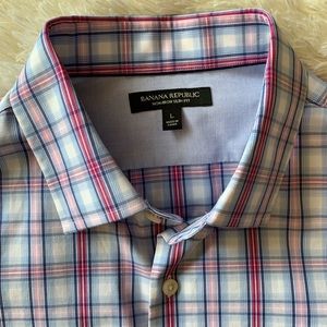 Men’s long sleeve plaid button up || size large